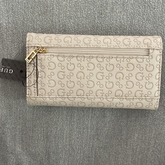 Guess Wallet - Picture 2 of 6